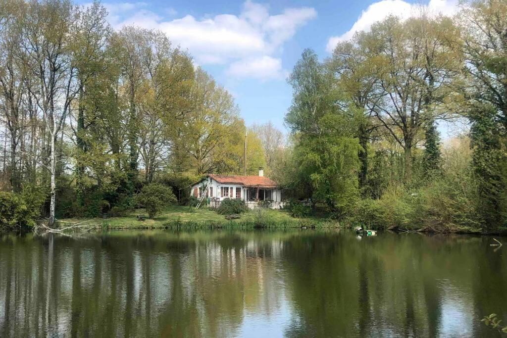 La Petite Maison au bord de l’étang Chirac  Extérieur photo
